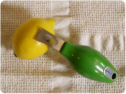 fresh lemon with my zyliss lemon zester