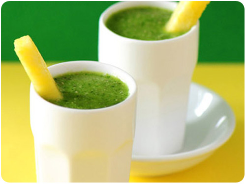 pineapple, arugula, macadamia nut smoothie